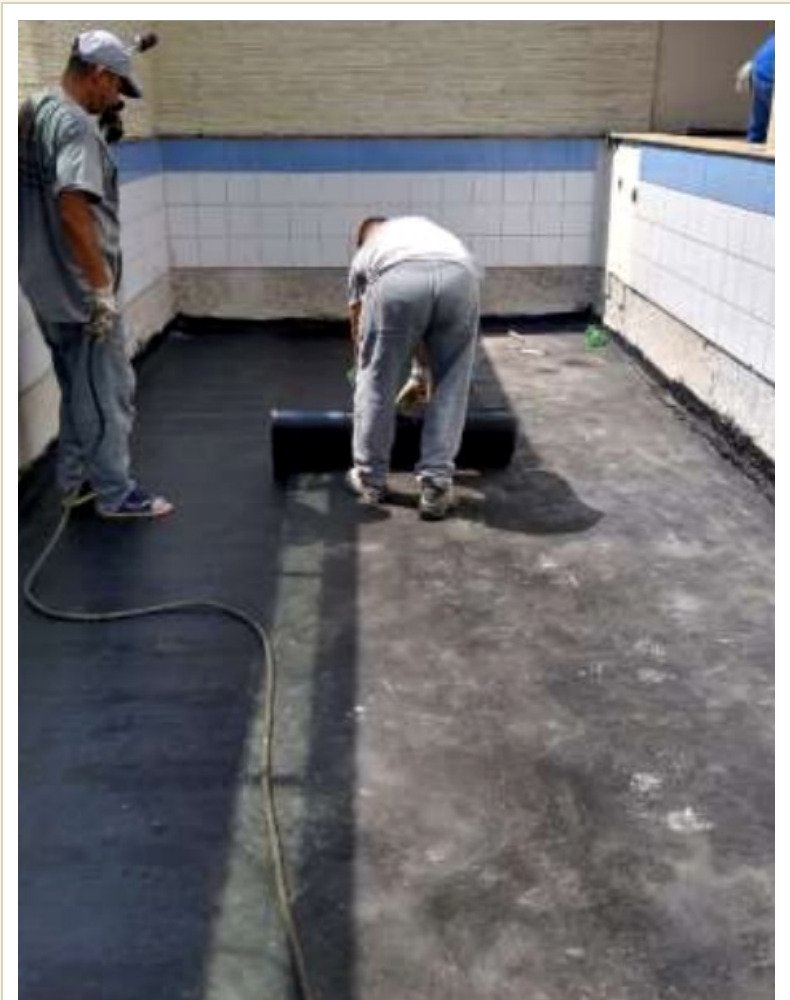 Aplicação de manta asfáltica em impermeabilização de piscina
